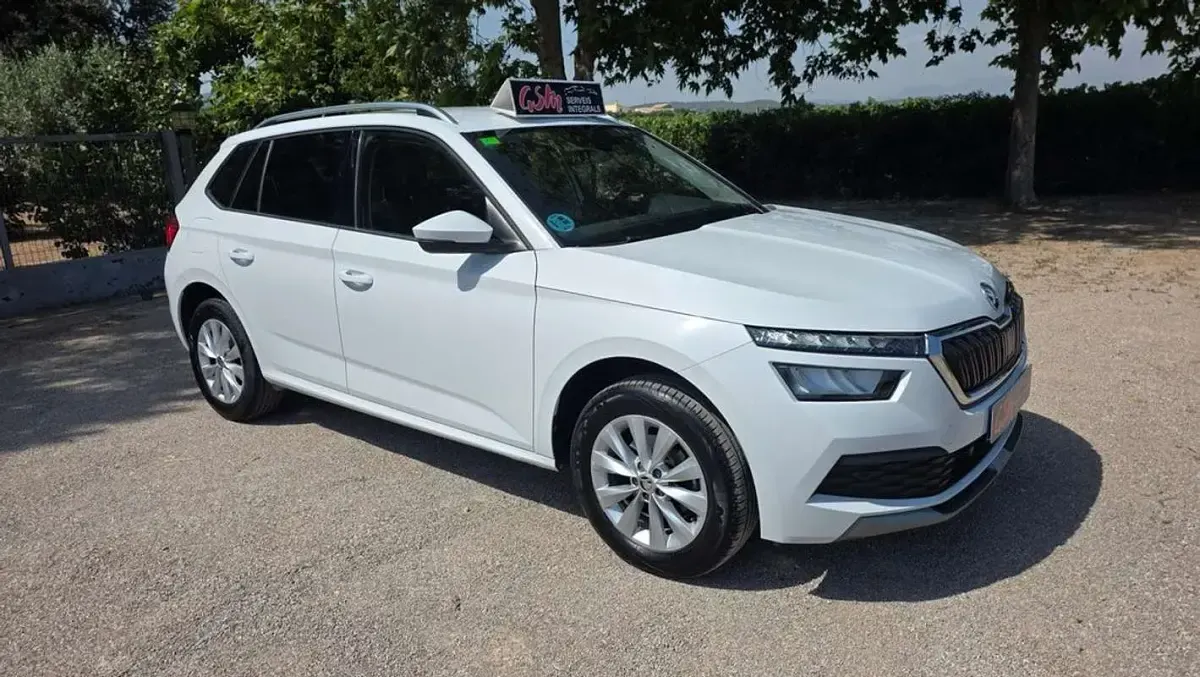 Usado Skoda Kamiq Ambition 110 CV (80 kW) 2022 Blanco SUV