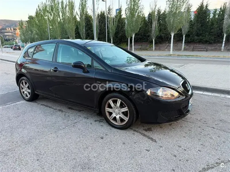 Usado Seat Leon Sport 105 CV (77 kW) 2006 Negro Utilitario