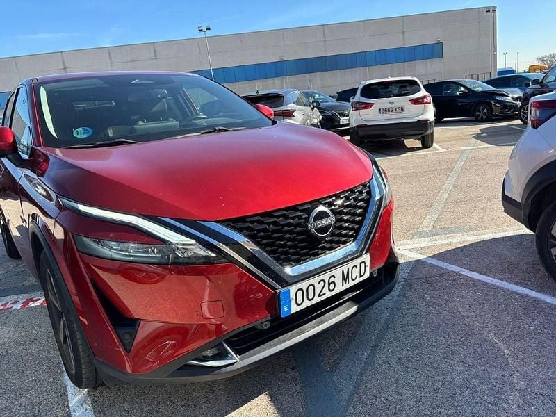 Usado Nissan Qashqai N-Connecta 140 CV (102 kW) 2022 Rojo SUV