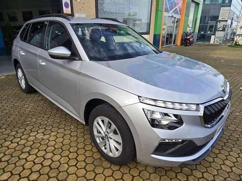 Usado Skoda Kamiq Selection 95 CV (69 kW) 2025 Gris / plata SUV
