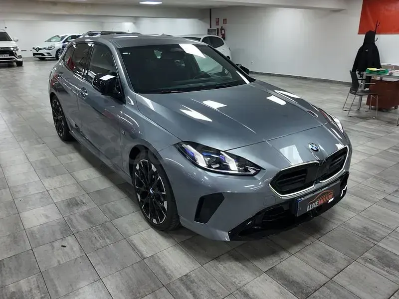 Usado BMW M135 300 CV (220 kW) 2025 Gris Utilitario