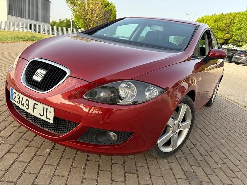 Usado Seat Leon Stylance 140 CV (102 kW) 2007 Granate Utilitario