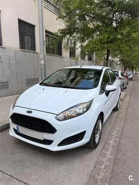 Usado Ford Fiesta Trend 95 CV (69 kW) 2016 Blanco Utilitario
