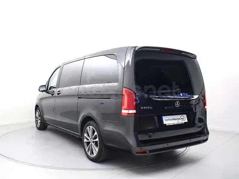 Usado Mercedes V250 Avantgarde 190 CV (139 kW) 2022 Gris / plata Monovolumen