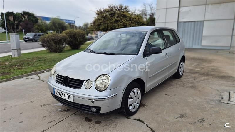 Usado VW Polo Trendline 75 CV (55 kW) 2003 Gris / plata Berlina