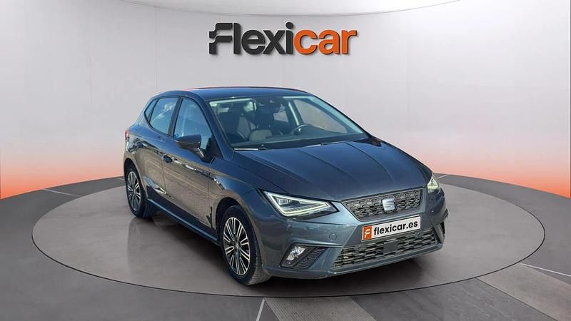 Usado Seat Ibiza Style 110 CV (80 kW) 2022 Gris Utilitario