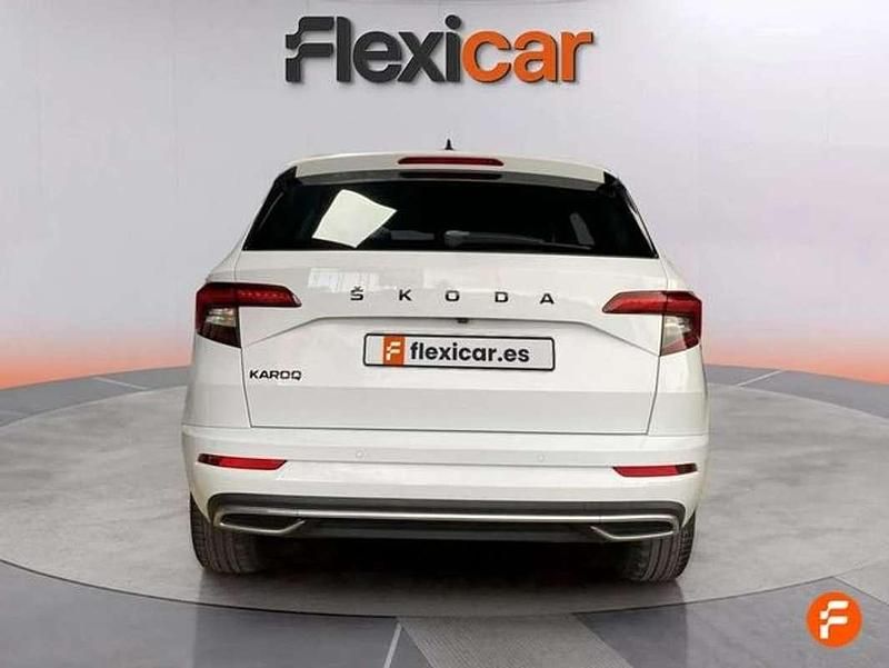Usado Skoda Karoq SportLine 150 CV (110 kW) 2021 Blanco SUV
