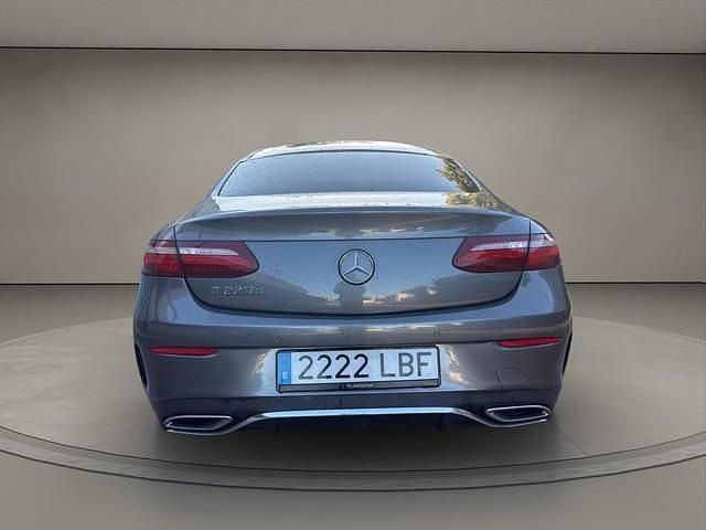 Usado Mercedes E220 194 CV (142 kW) 2019 Gris / plata Coupe