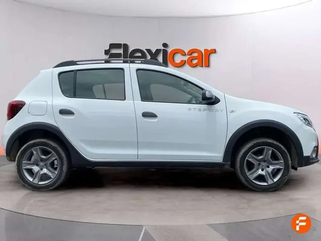 Używany Dacia Sandero Essentiel 90 KM (66 kW) 2020 Biały Hatchback