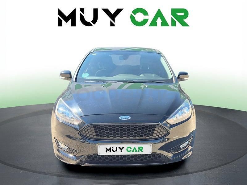 Usado Ford Focus ST-Line 125 CV (91 kW) 2018 Negro Utilitario