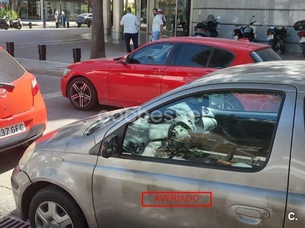 Usado Toyota Yaris Luna 75 CV (55 kW) 2004 Beige Berlina