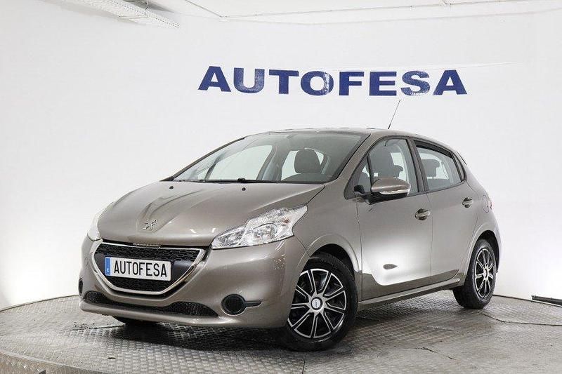 Usado Peugeot 208 Active 82 CV (60 kW) 2014 Plateado Utilitario