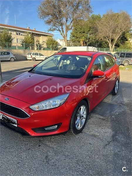 Usado Ford Focus Trend 120 CV (88 kW) 2017 Rojo Berlina