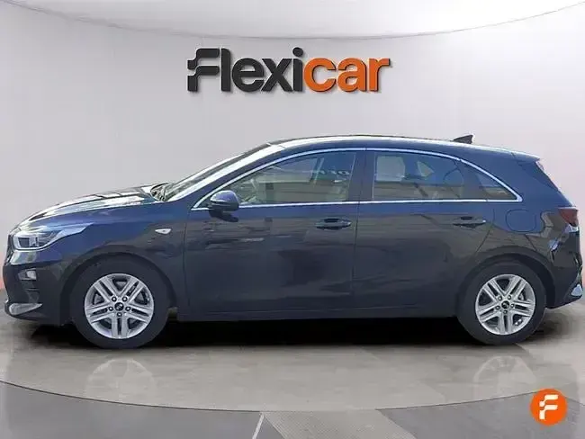 Usado Kia Ceed 120 CV (88 kW) 2019 Negro Utilitario