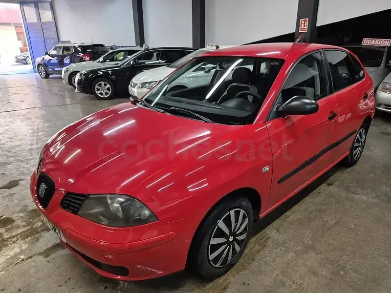 Usado Seat Ibiza 75 CV (55 kW) 2003 Rojo Utilitario