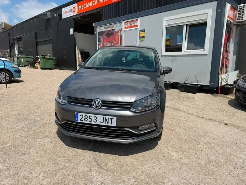 Usado VW Polo Advance 90 CV (66 kW) 2015 Beige Berlina