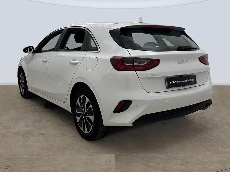 Usado Kia Ceed 101 CV (74 kW) 2024 Blanco Utilitario