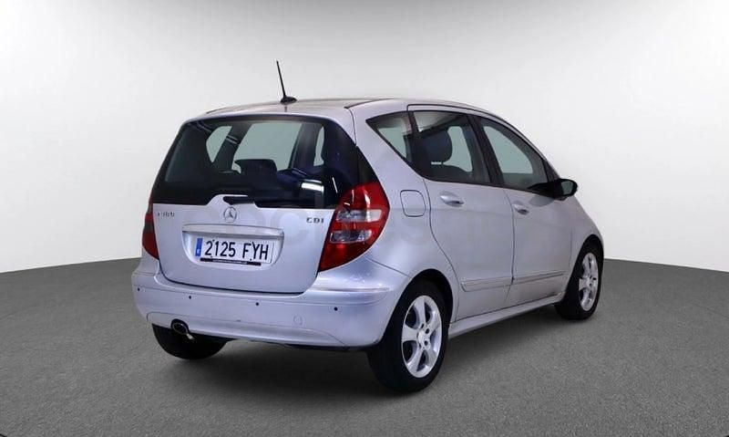 Usado Mercedes A180 Avantgarde 109 CV (80 kW) 2007 Gris / plata Berlina