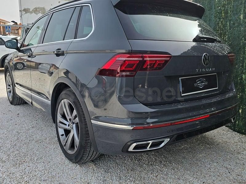 Usado VW Tiguan R-line 150 CV (110 kW) 2023 Gris / plata SUV