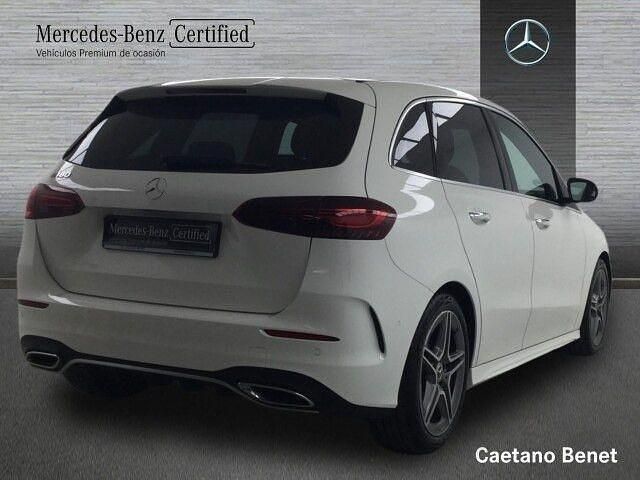 Usado Mercedes B180 AMG line 136 CV (100 kW) 2025 Blanco polar Monovolumen