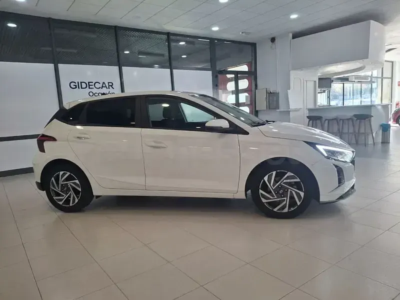 Usado Hyundai i20 100 CV (73 kW) 2025 Blanco Utilitario