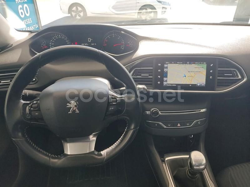 Usado Peugeot 308 SW Active 120 CV (88 kW) 2015 Gris / plata Familiar