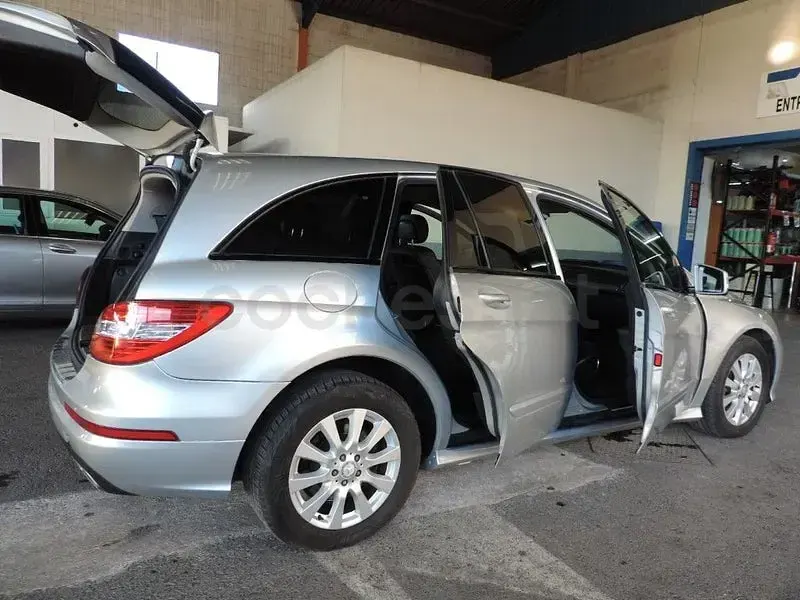 Usado Mercedes R350 265 CV (194 kW) 2012 Gris / plata Monovolumen