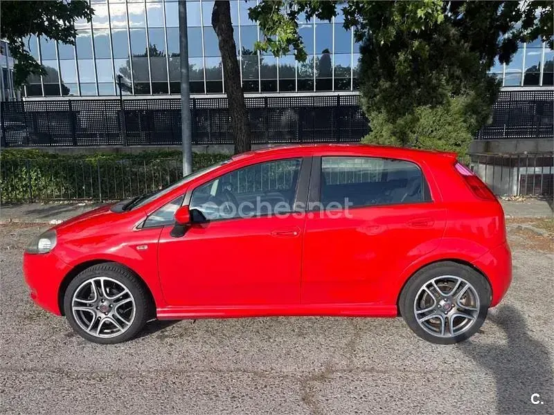 Usado Fiat Grande Punto Sport 95 CV (69 kW) 2009 Rojo Utilitario