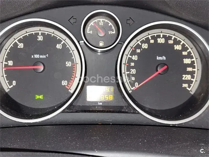 Usado Opel Astra GTC Energy 110 CV (80 kW) 2010 Gris / plata Berlina