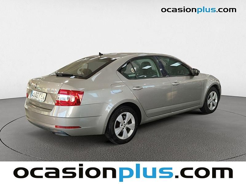 Usado Skoda Octavia Ambition 116 CV (85 kW) 2019 Beige Berlina