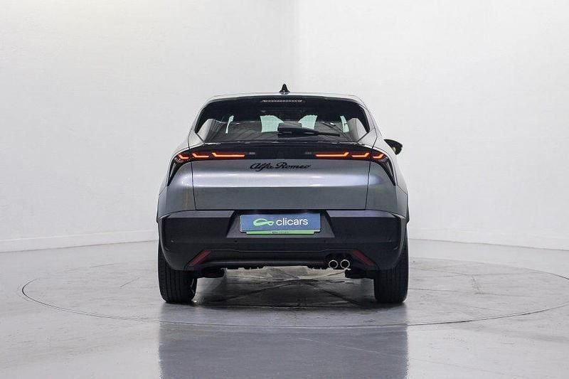 Usado Alfa Romeo Junior 136 CV (100 kW) 2025 Gris SUV