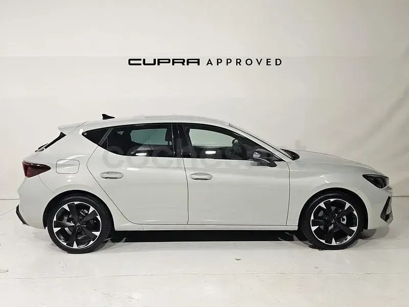 Usado Cupra Leon 150 CV (110 kW) 2024 Gris / plata Berlina