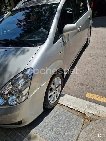 Usado Toyota Corolla Verso Sol 129 CV (94 kW) 2005 Gris / plata Monovolumen