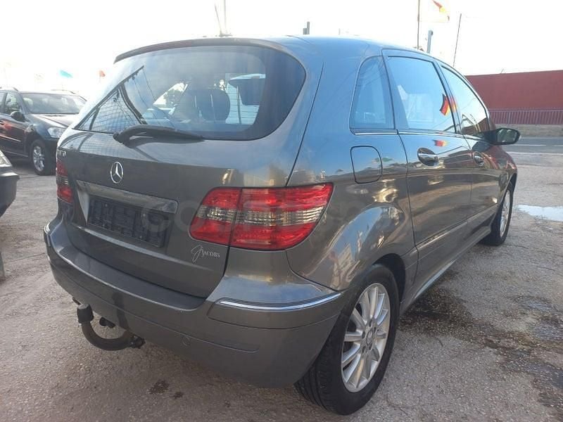 Usado Mercedes B170 116 CV (85 kW) 2008 Gris / plata Monovolumen