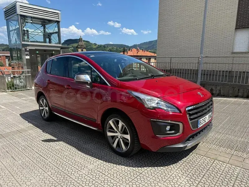Usado Peugeot 3008 Allure 120 CV (88 kW) 2014 Granate Familiar