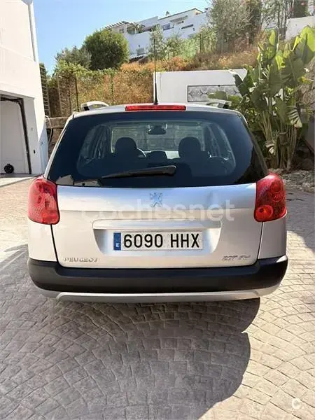 Usado Peugeot 207 Active 95 CV (69 kW) 2012 Gris / plata Familiar