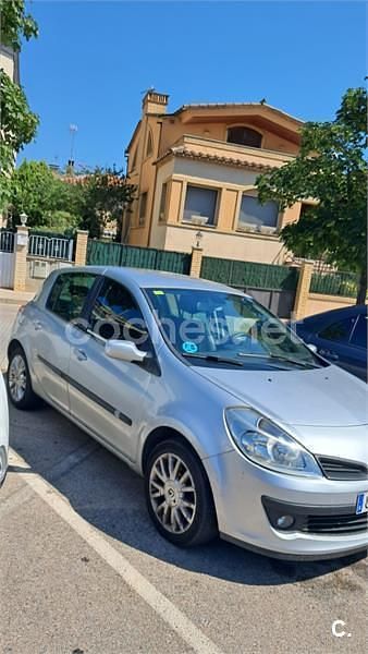 Gris / plata Usado 2007 Renault Clio II Authentique Berlina | 2500 € (Precio justo) - Imagen 1/4