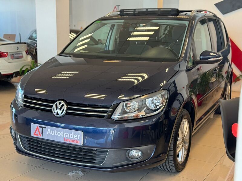 Usado VW Touran Advance 105 CV (77 kW) 2014 Azul Monovolumen
