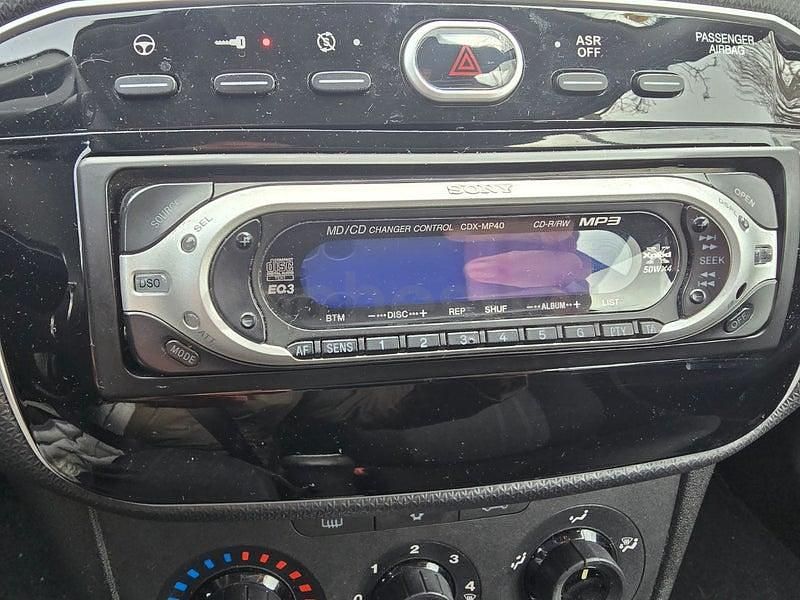 Usado Fiat Punto Easy 69 CV (50 kW) 2015 Negro Utilitario