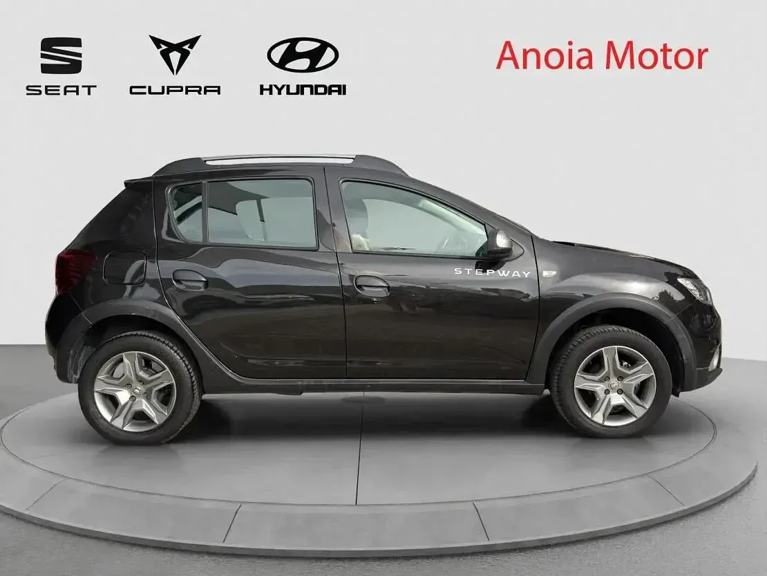 Usado Dacia Sandero Essentiel 90 CV (66 kW) 2018 Negro Berlina