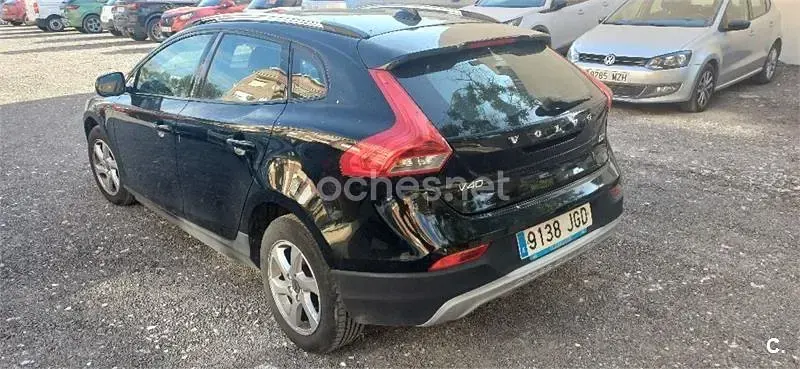 Usado Volvo V40 CC Momentum 120 CV (88 kW) 2015 Negro Familiar