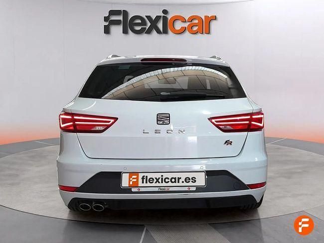 Usado Seat Leon FR 150 CV (110 kW) 2018 Blanco Familiar