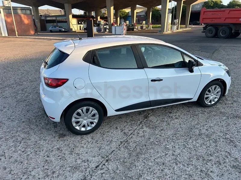Usado Renault Clio IV Business 75 CV (55 kW) 2018 Blanco Berlina