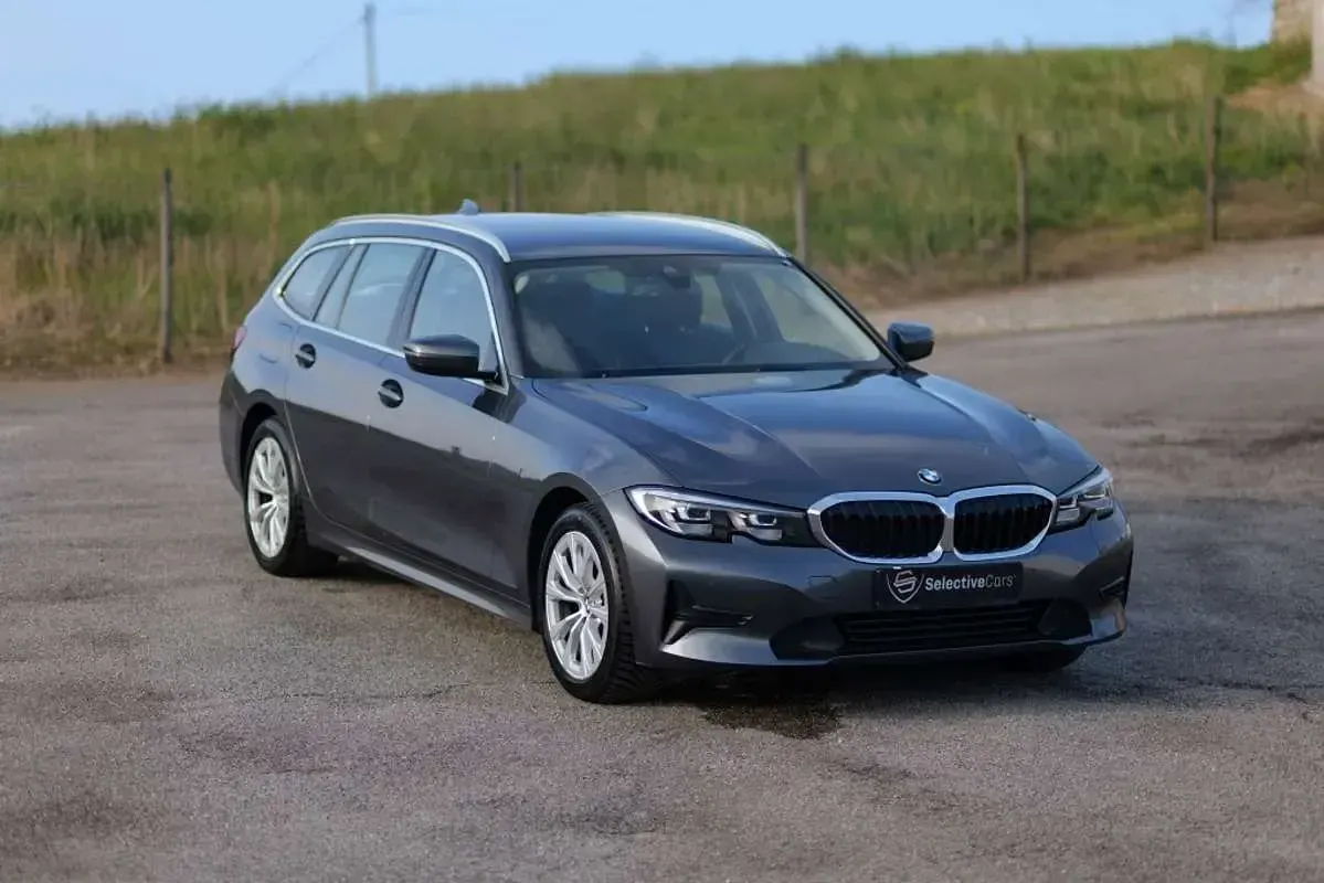 Käytetty BMW 318 Comfort Edition 150 HP (110 kW) 2021 Harmaa Farmari