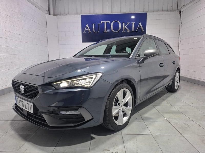 Usado Seat Leon FR 150 CV (110 kW) 2021 Gris / plata Familiar