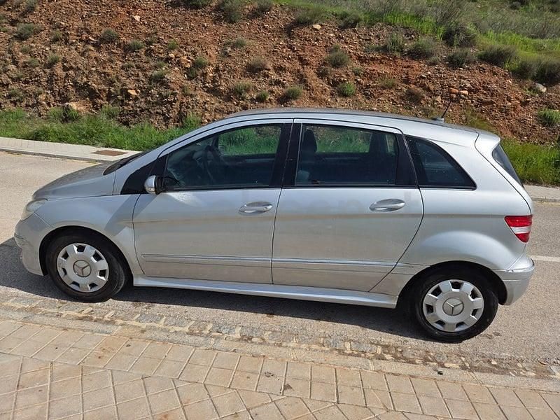 Usado Mercedes B170 116 CV (85 kW) 2006 Gris / plata Monovolumen
