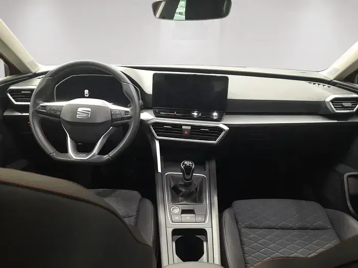 Usado Seat Leon FR 150 CV (110 kW) 2023 Rojo