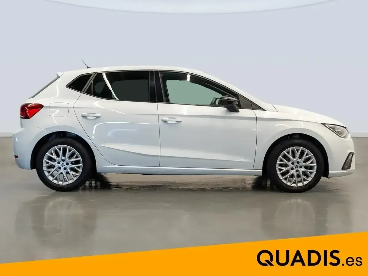 Usado Seat Ibiza FR 110 CV (80 kW) 2022 Blanco Utilitario