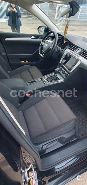 Usado VW Passat Advance 150 CV (110 kW) 2018 Negro Berlina