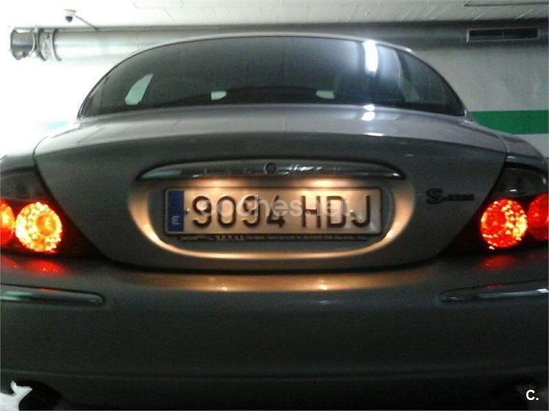 Usado Jaguar S-Type Executive 240 CV (176 kW) 2000 Gris / plata Berlina